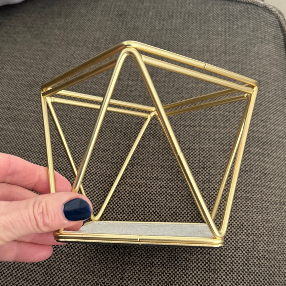 Umbra earring stand